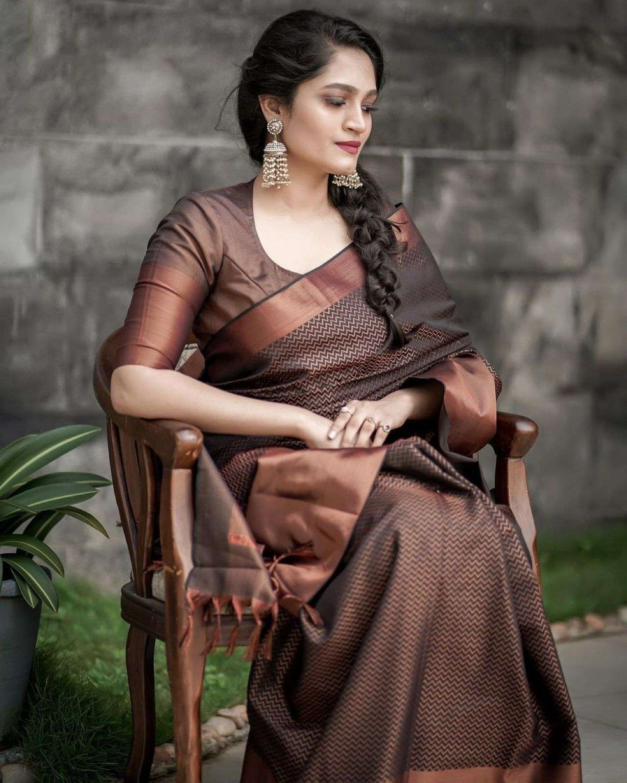 Splendid Brown Soft Silk Saree With Lissome Blouse Piece