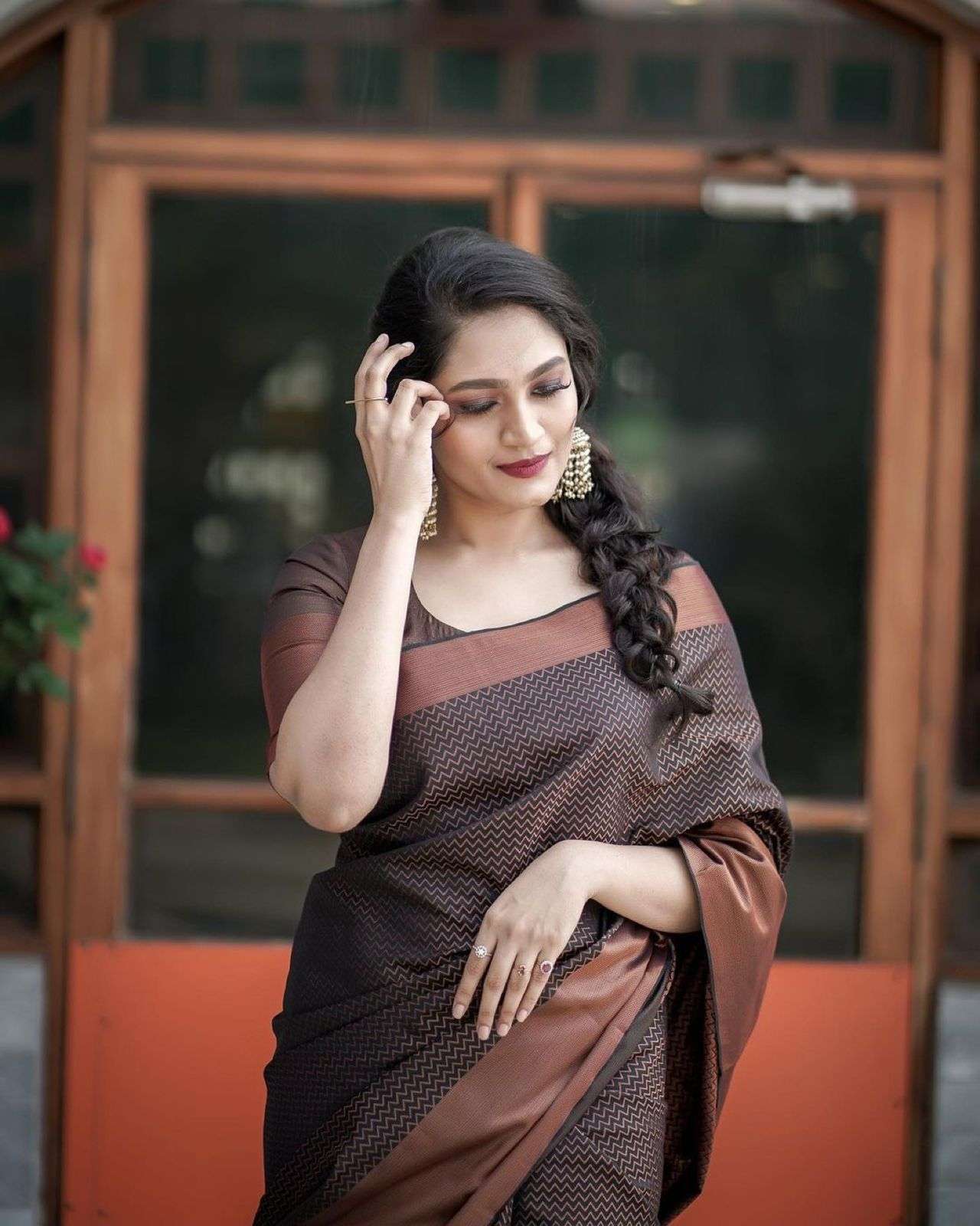 Splendid Brown Soft Silk Saree With Lissome Blouse Piece