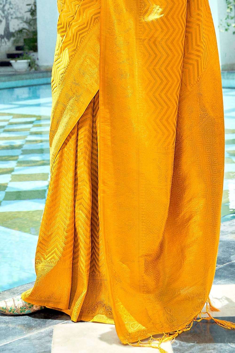 Elegant Yellow Soft Silk Saree With Lissome Blouse Piece