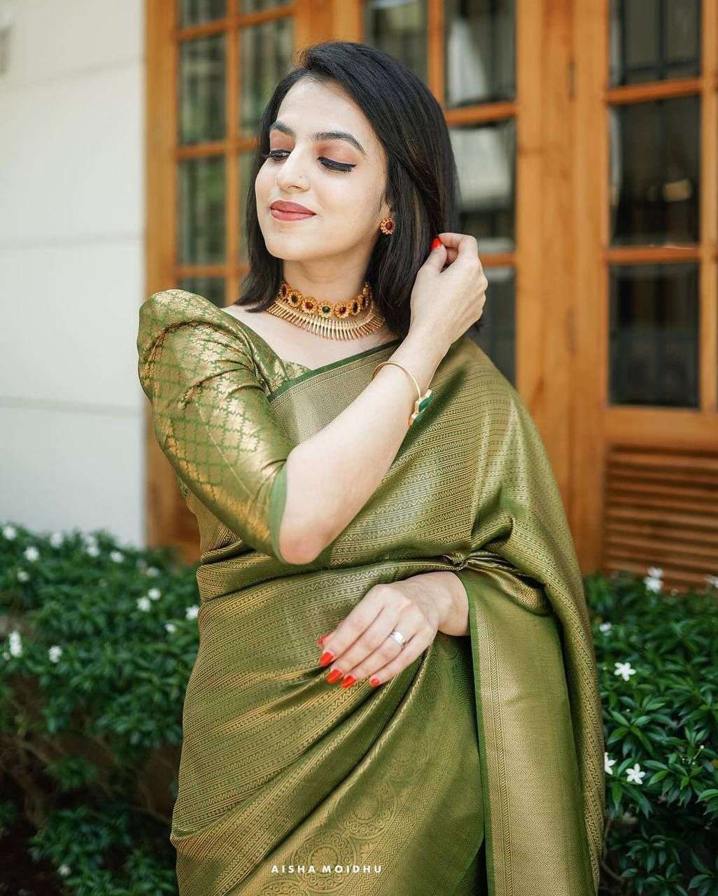 Graceful Green Kanjivaram Silk Saree With Delightful Blouse Piece