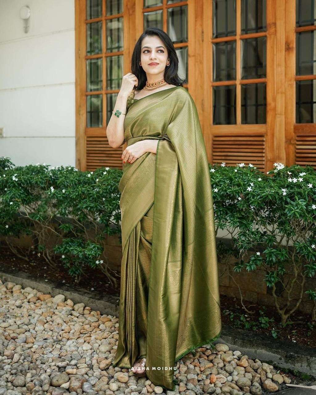 Graceful Green Kanjivaram Silk Saree With Delightful Blouse Piece
