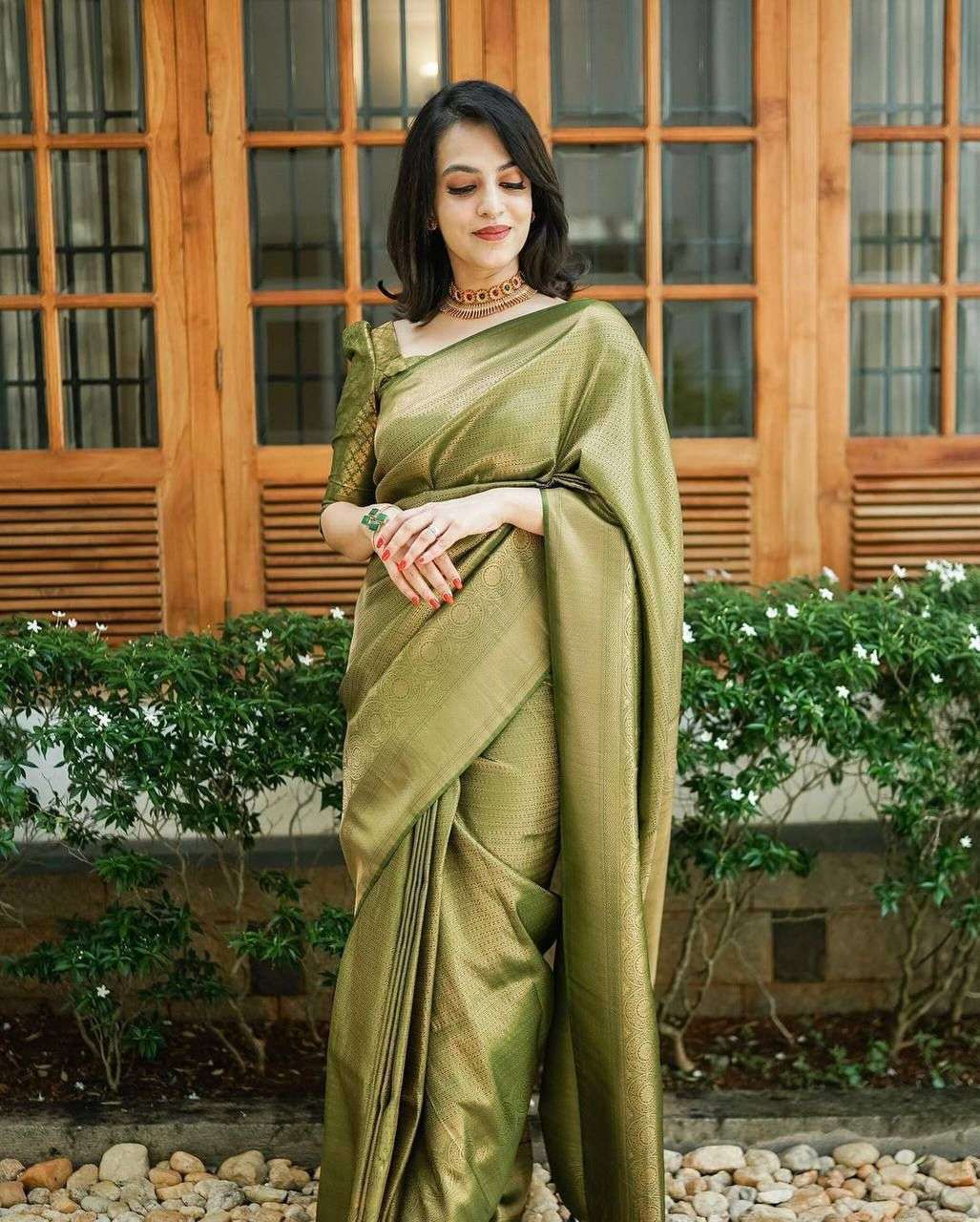 Graceful Green Kanjivaram Silk Saree With Delightful Blouse Piece