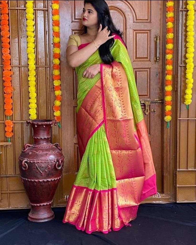 Mesmeric Green Soft Silk Saree With Lissome Blouse Piece