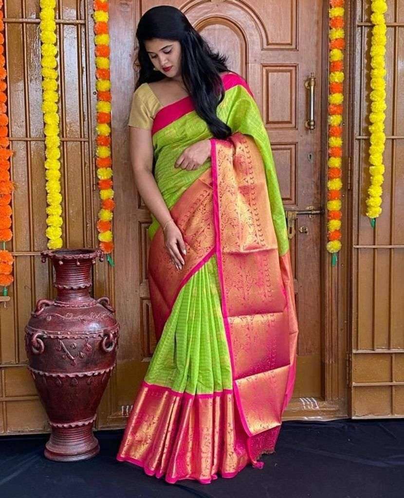 Mesmeric Green Soft Silk Saree With Lissome Blouse Piece