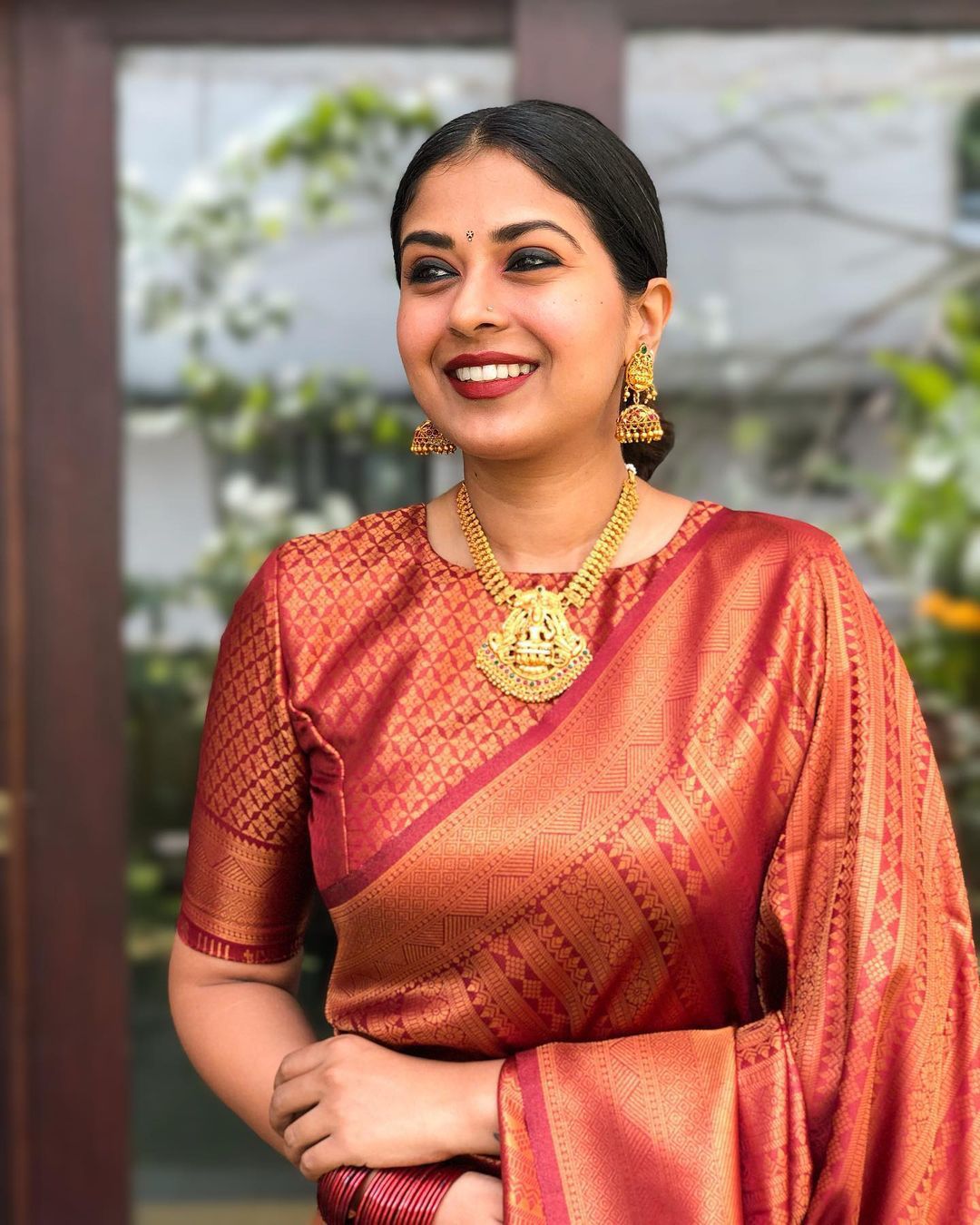 Serene Wine Kanjivaram Silk Saree With Incredible Blouse Piece