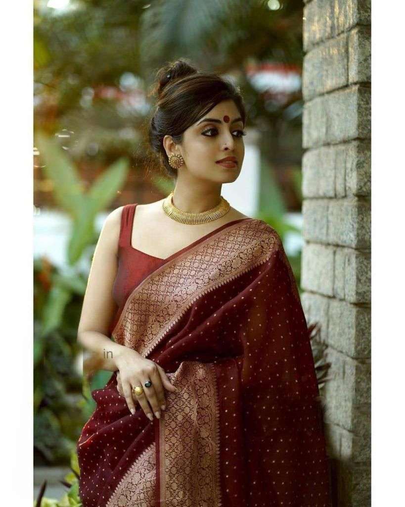 Desultory Wine Soft Silk Saree With Sizzling Blouse Piece