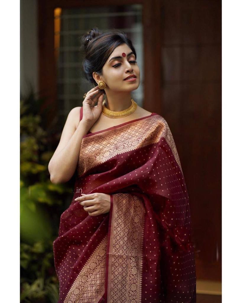 Desultory Wine Soft Silk Saree With Sizzling Blouse Piece