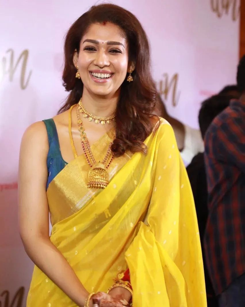 Dashing Yellow Soft Silk Saree With Adorning Blouse Piece