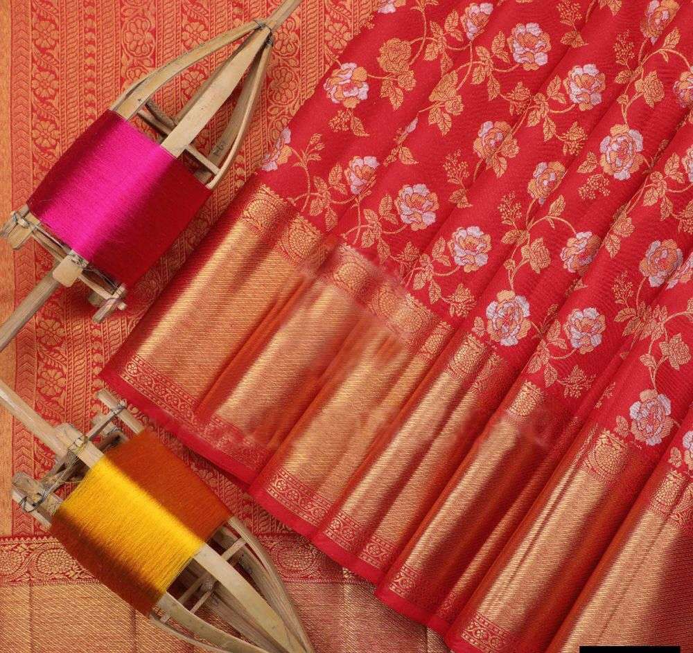 Polished Red Banarasi Silk Saree With Excellent Blouse Piece