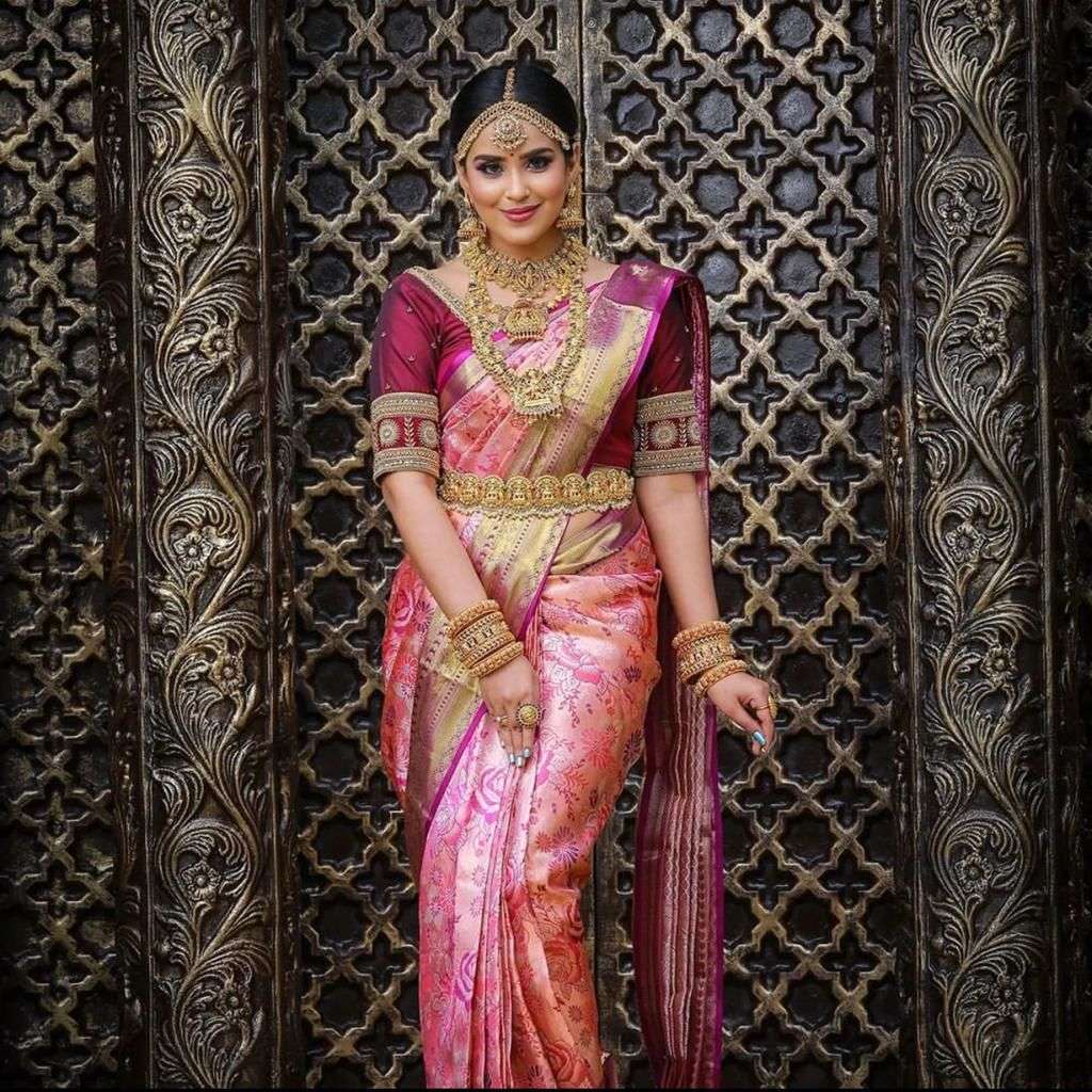 Exclusive Pink Banarasi Silk Saree With Unimpaired Blouse Piece