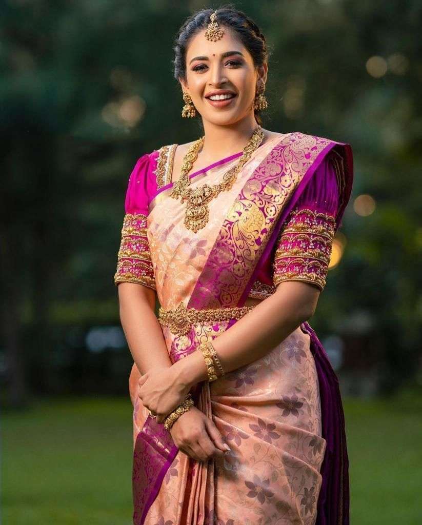 Artistic Beige Banarasi Silk Saree With Unfading Blouse Piece