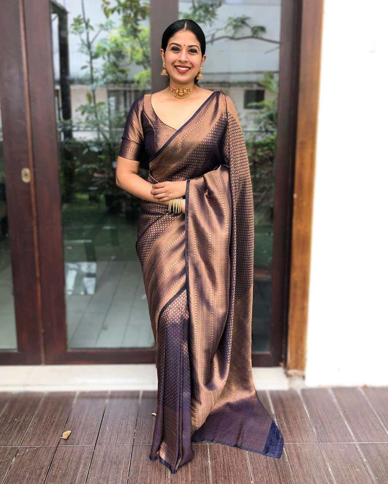 Majestic Navy Blue Soft Silk Saree With Lassitude Blouse Piece