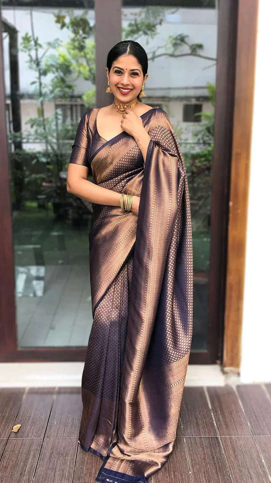 Majestic Navy Blue Soft Silk Saree With Lassitude Blouse Piece