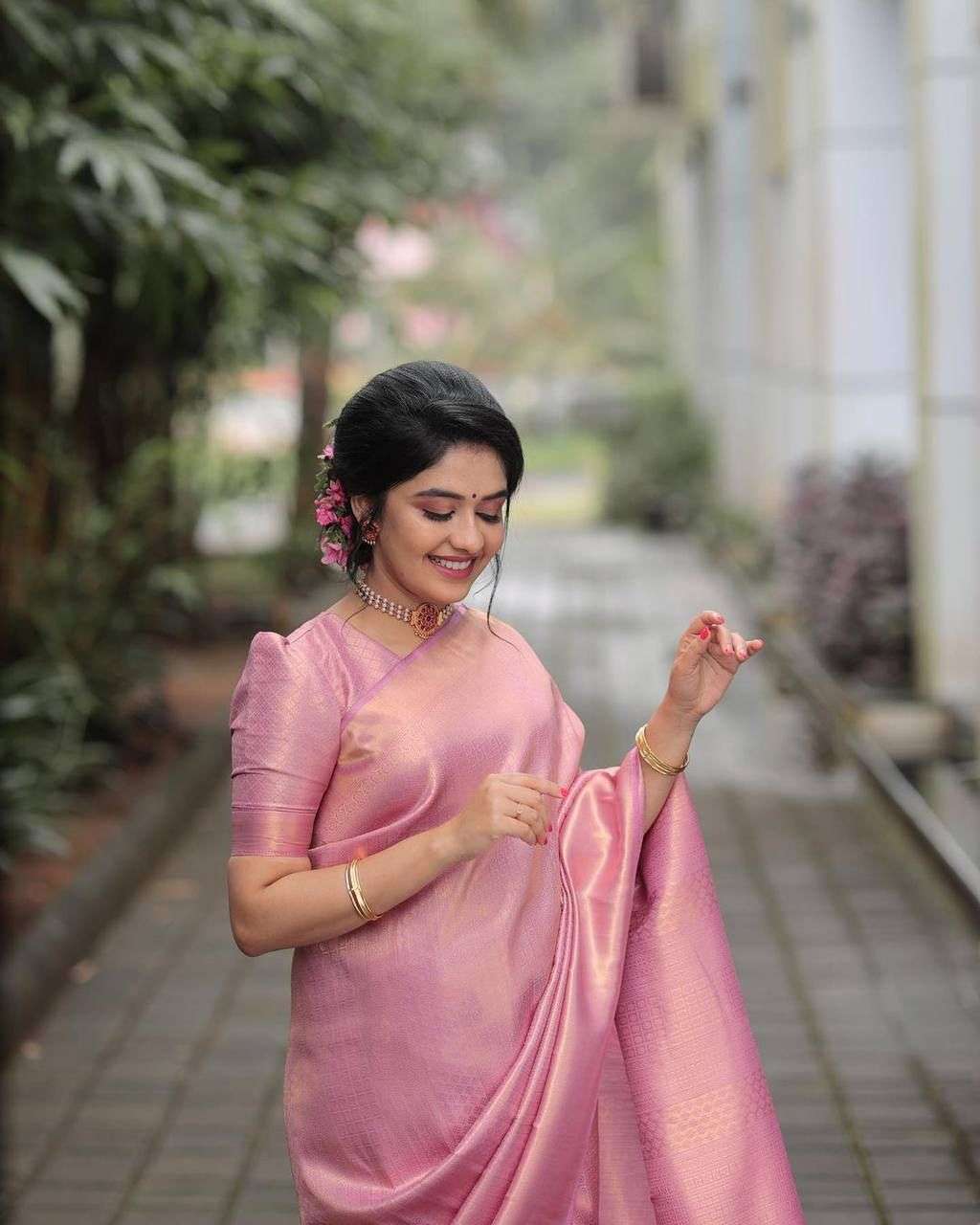 Delightful Peach Kanjivaram Silk Saree With Groovy Blouse Piece
