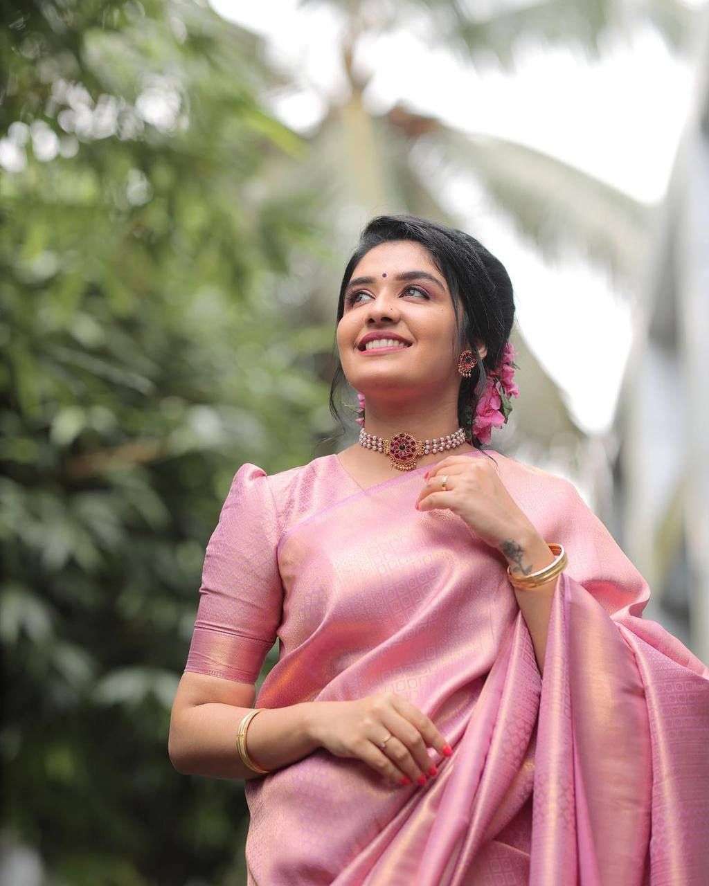 Delightful Peach Kanjivaram Silk Saree With Groovy Blouse Piece