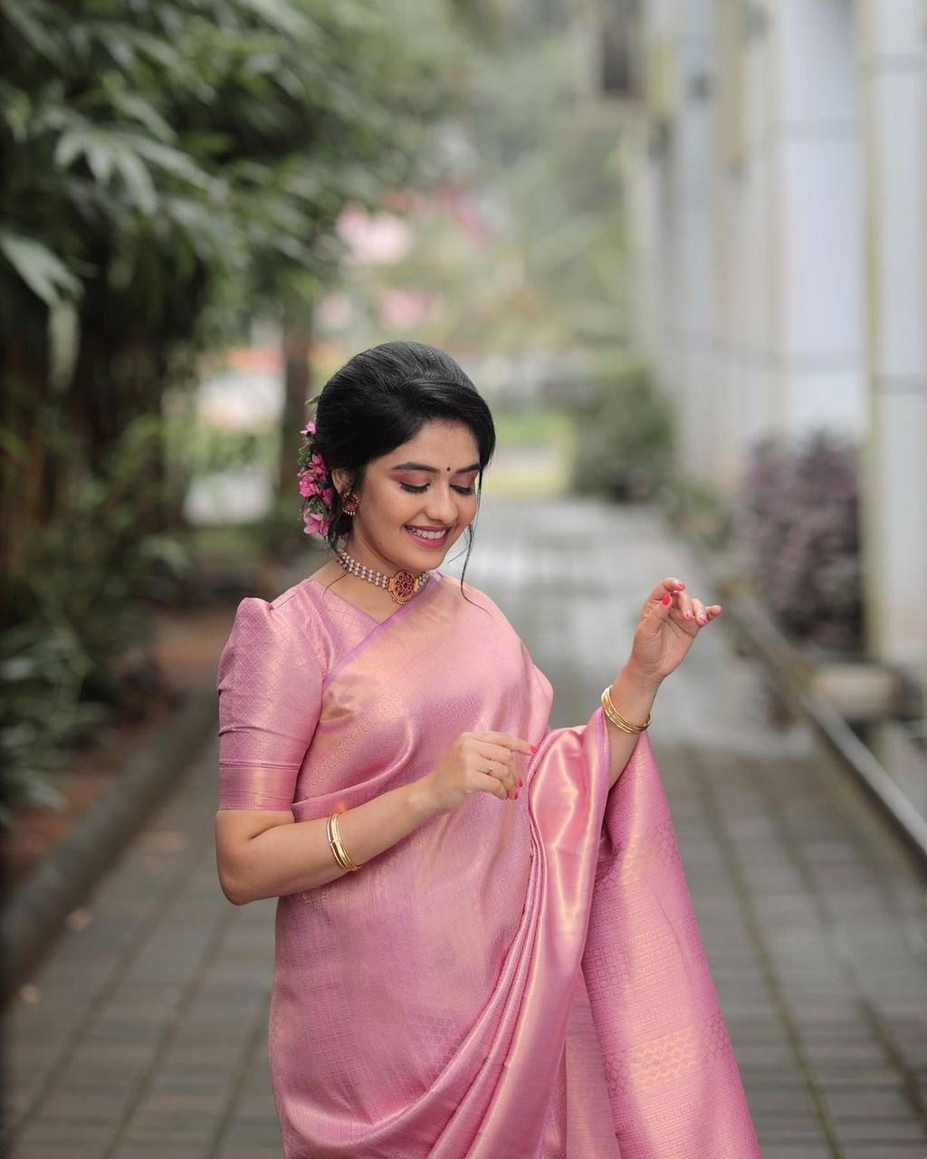 Delightful Peach Kanjivaram Silk Saree With Groovy Blouse Piece