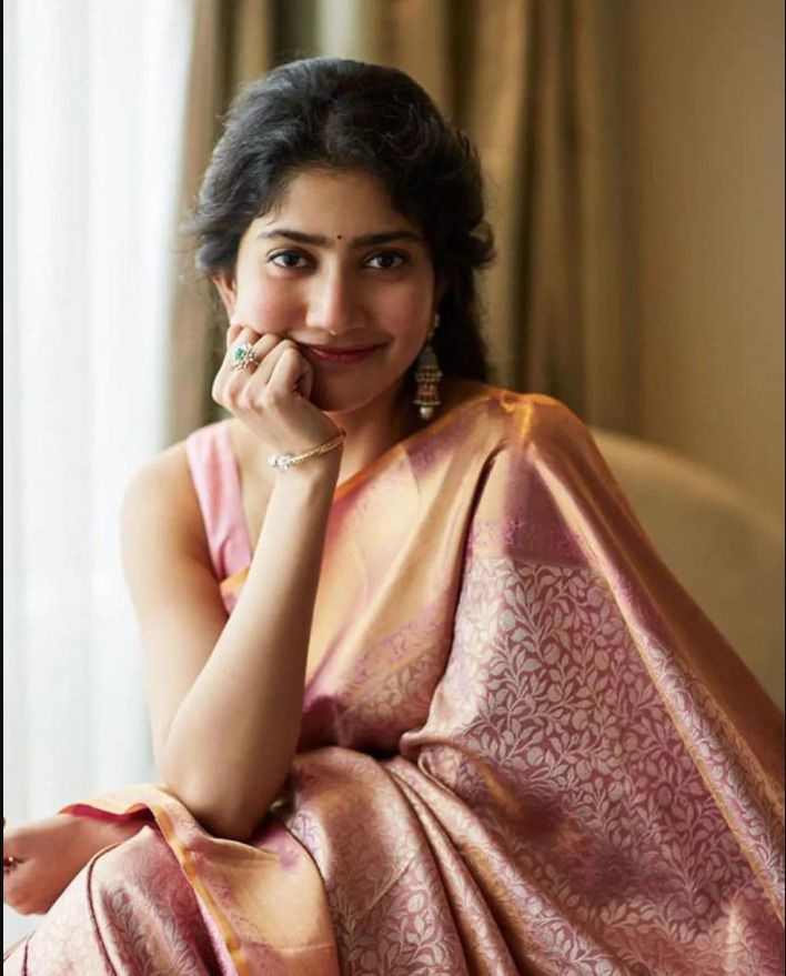 Graceful Pink Banarasi Silk Saree With Supreme Blouse Piece