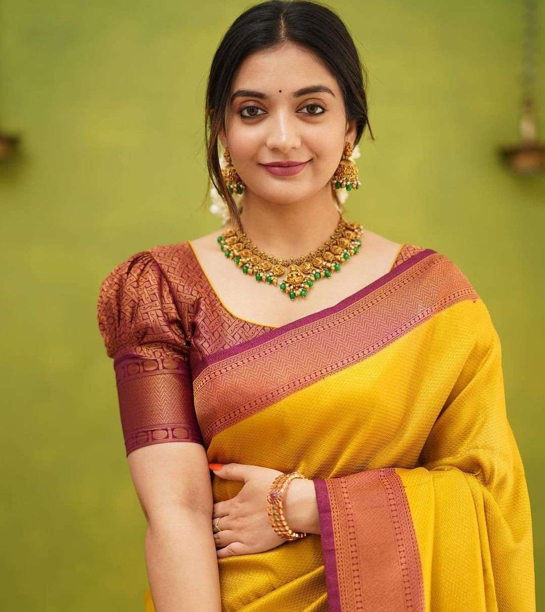 Ravishing Golden Soft Silk Saree With Snazzy Blouse Piece