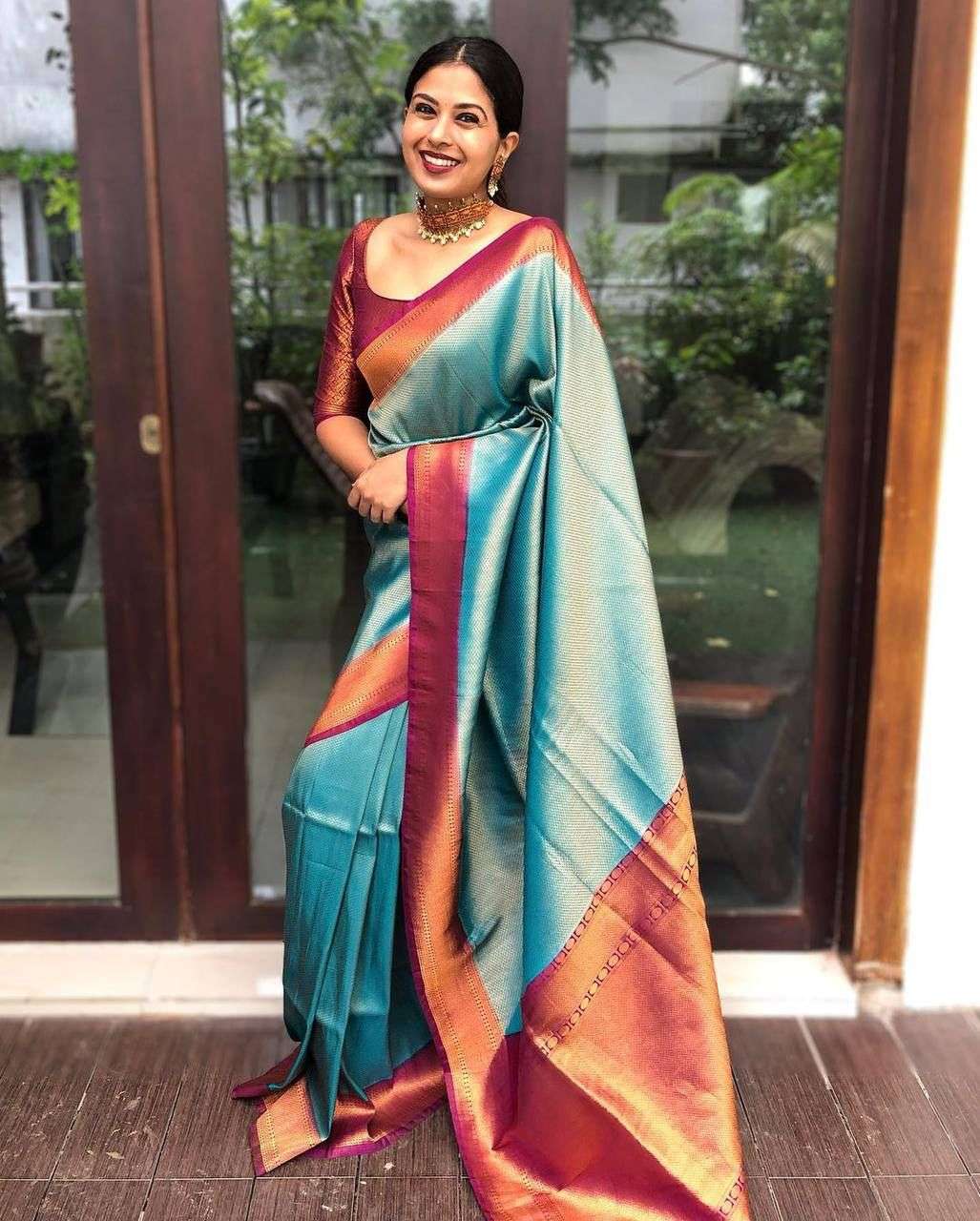 Enthralling Firozi Soft Silk Saree With Snazzy Blouse Piece