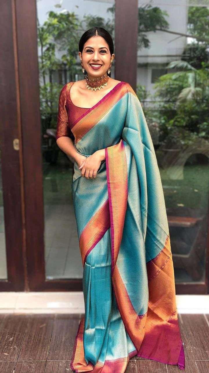 Enthralling Firozi Soft Silk Saree With Snazzy Blouse Piece