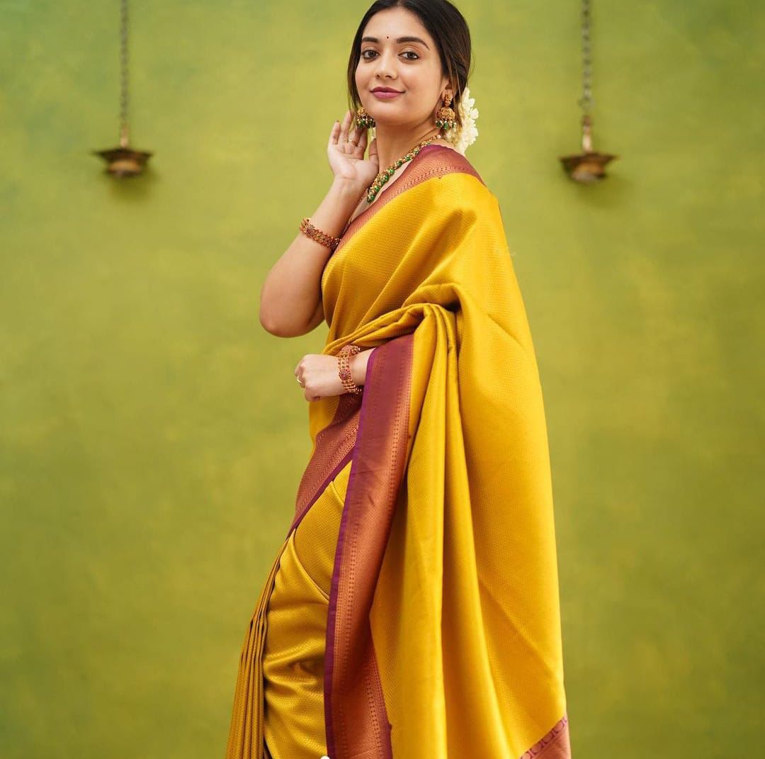 Ravishing Golden Soft Silk Saree With Snazzy Blouse Piece
