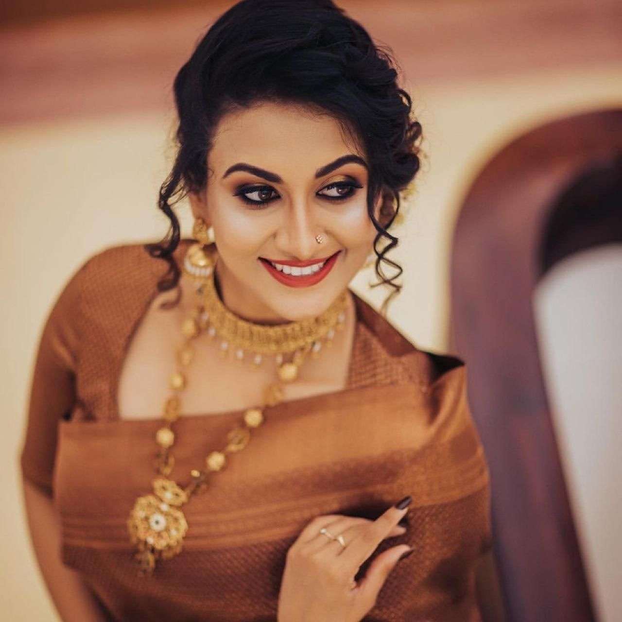 Captivating Brown Kanjivaram Silk Saree With Luxuriant Blouse Piece