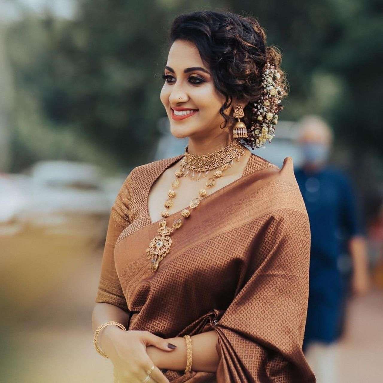 Captivating Brown Kanjivaram Silk Saree With Luxuriant Blouse Piece