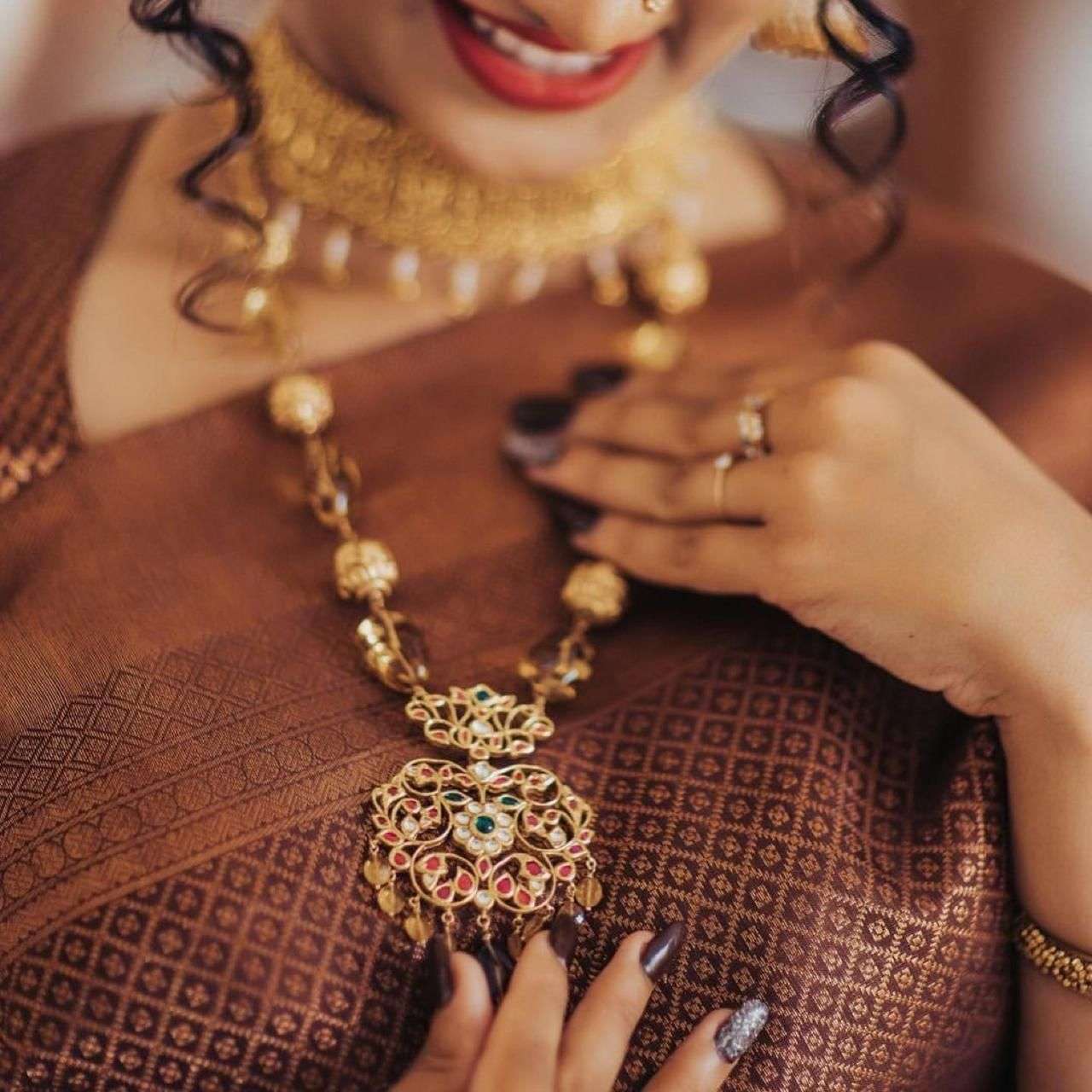 Captivating Brown Kanjivaram Silk Saree With Luxuriant Blouse Piece