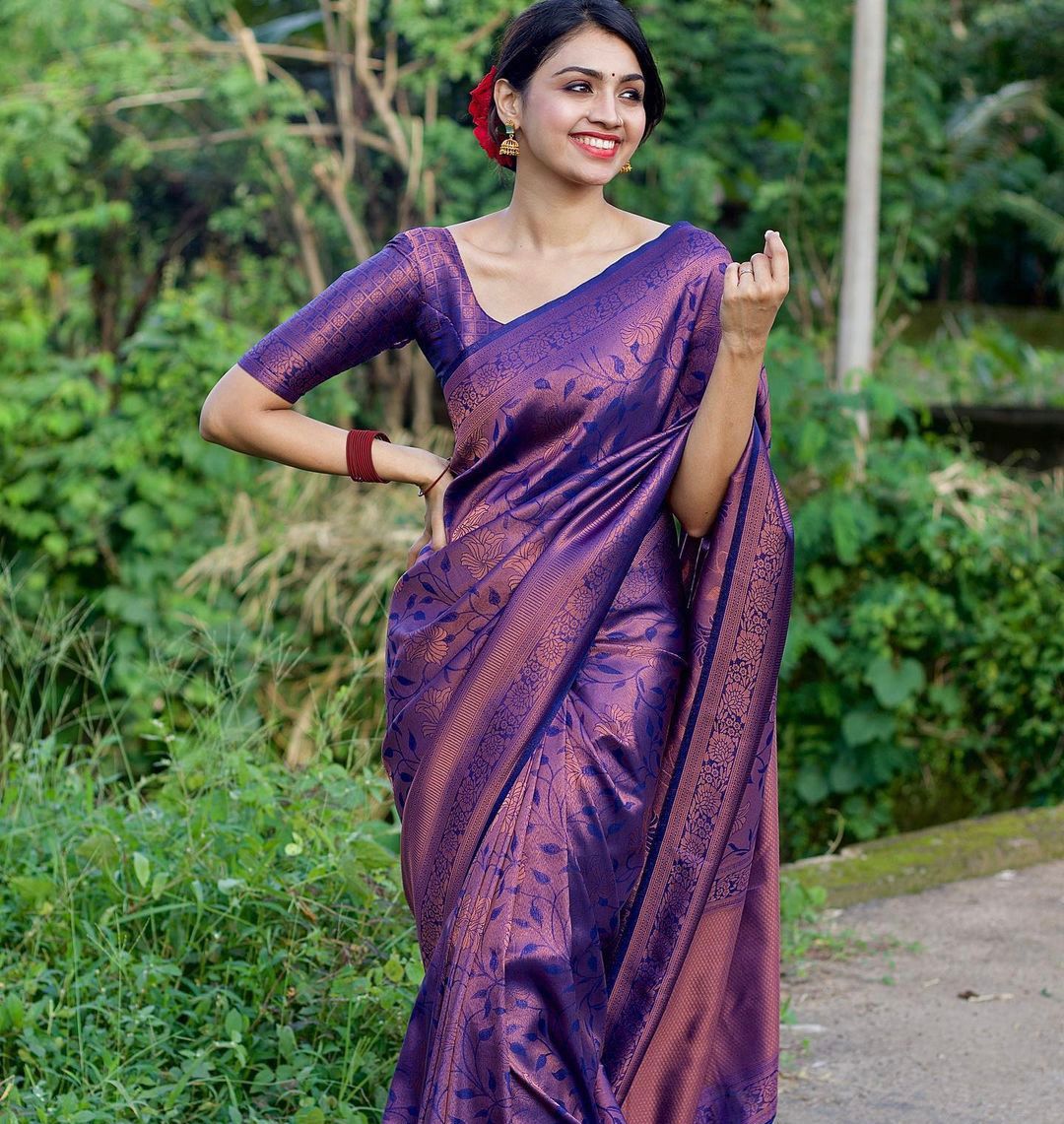 Glowing Navy Blue Banarasi Silk Saree With Magnetic Blouse Piece