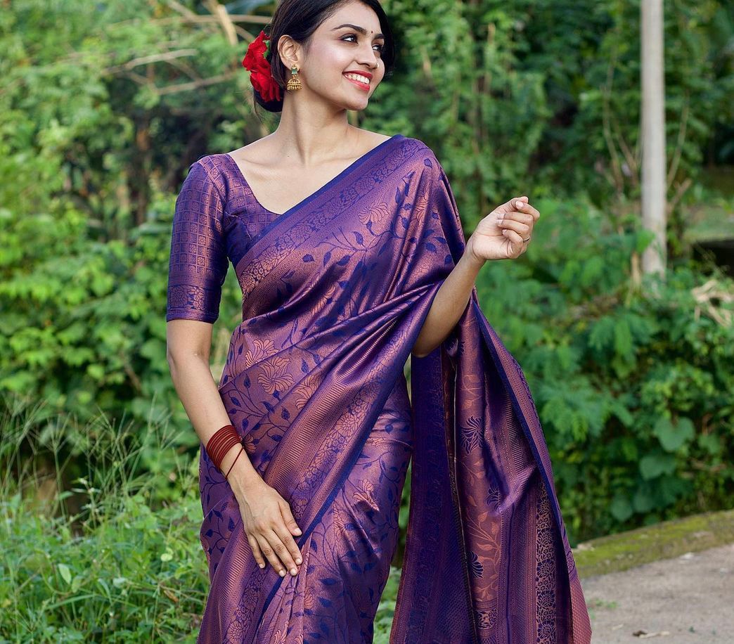 Glowing Navy Blue Banarasi Silk Saree With Magnetic Blouse Piece