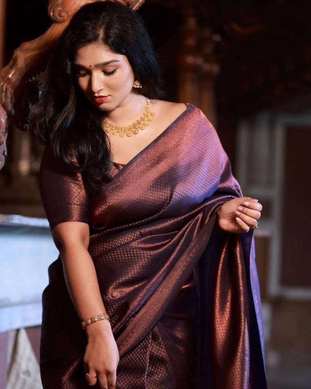 Pleasing Violent Soft Silk Saree With Classy Blouse Piece