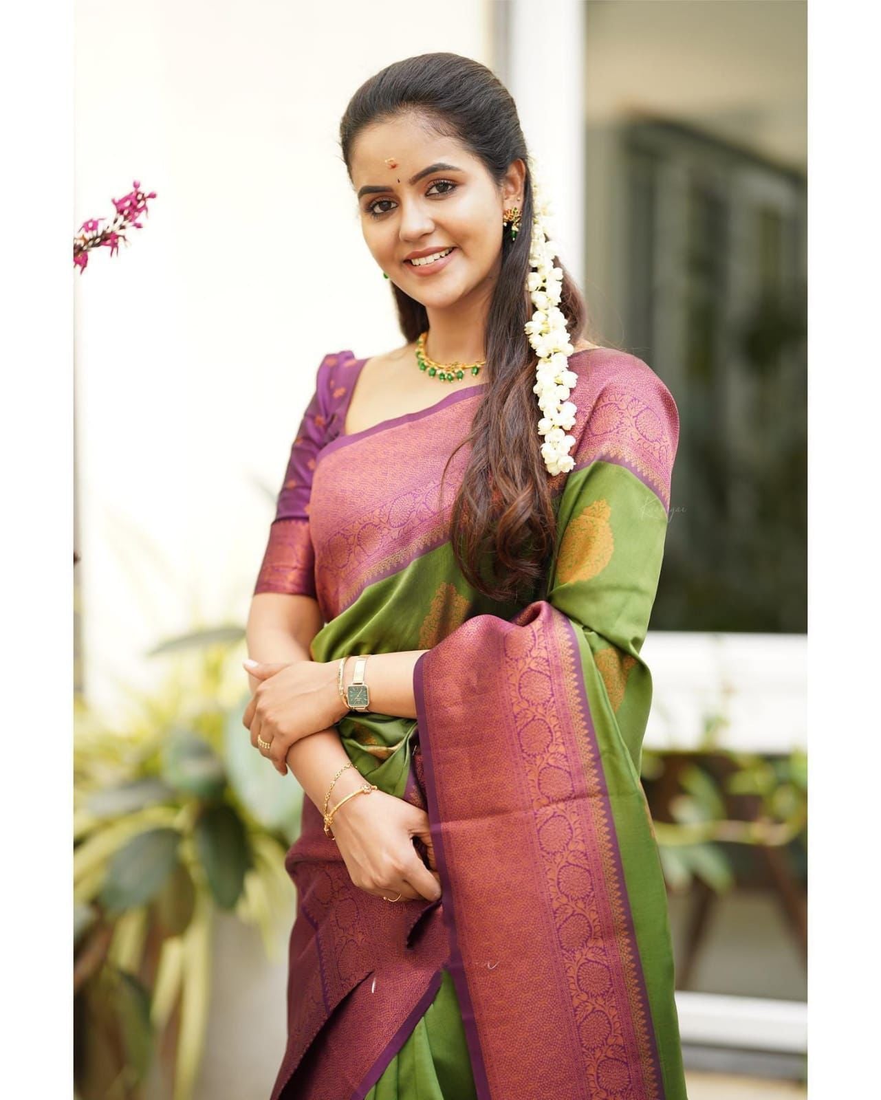 Glorious Green Banarasi Silk Saree With Adorable Blouse Piece