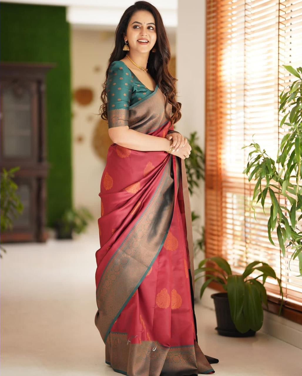 Fugacious Maroon Banarasi Silk Saree With Alluring Blouse Piece