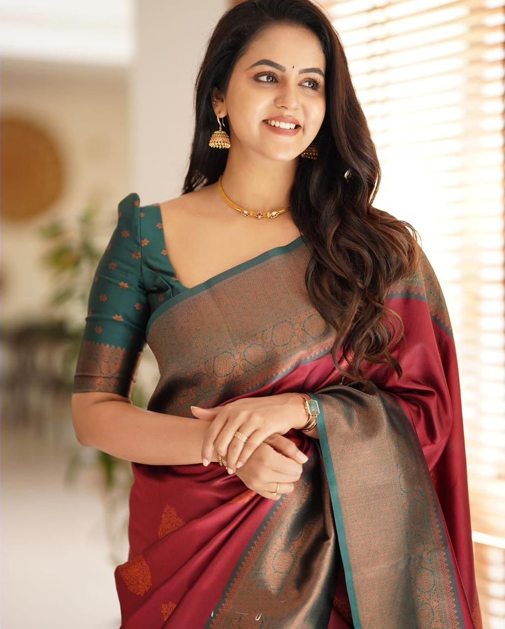 Fugacious Maroon Banarasi Silk Saree With Alluring Blouse Piece