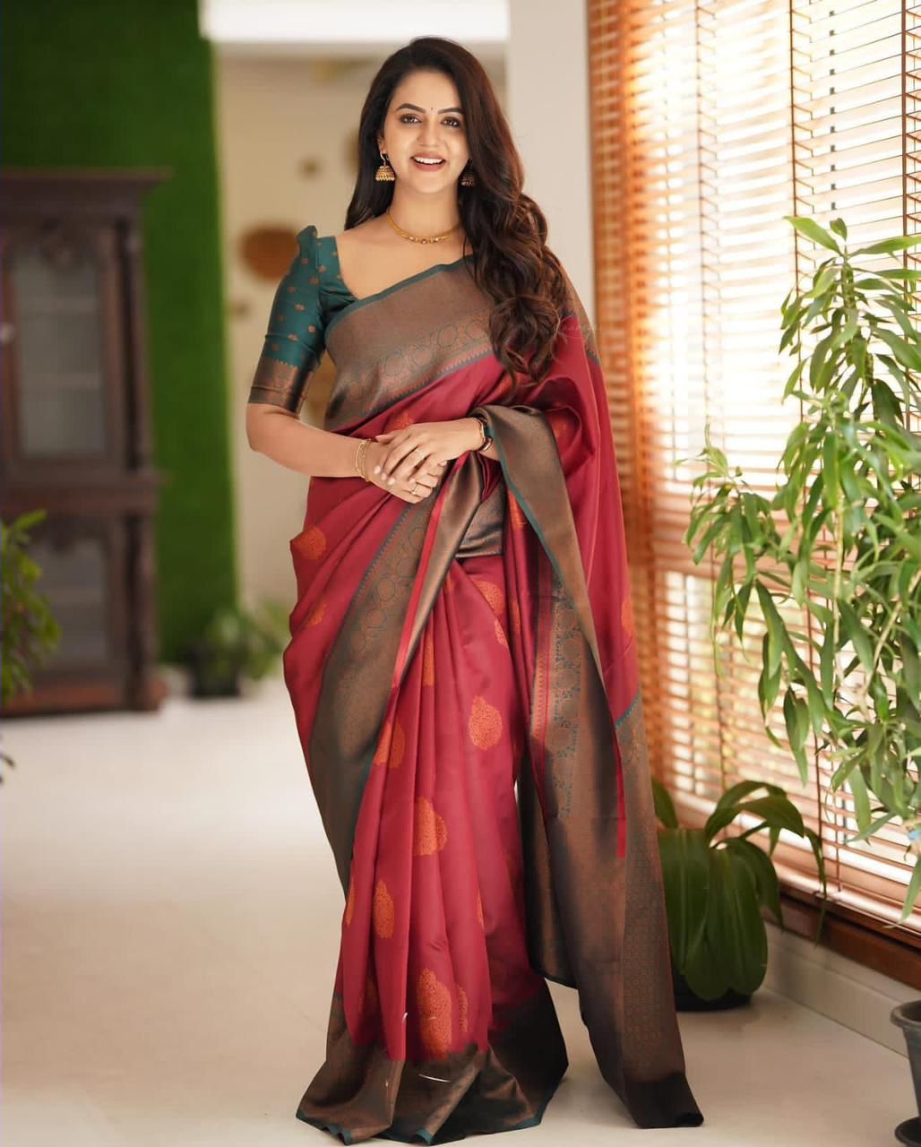 Fugacious Maroon Banarasi Silk Saree With Alluring Blouse Piece