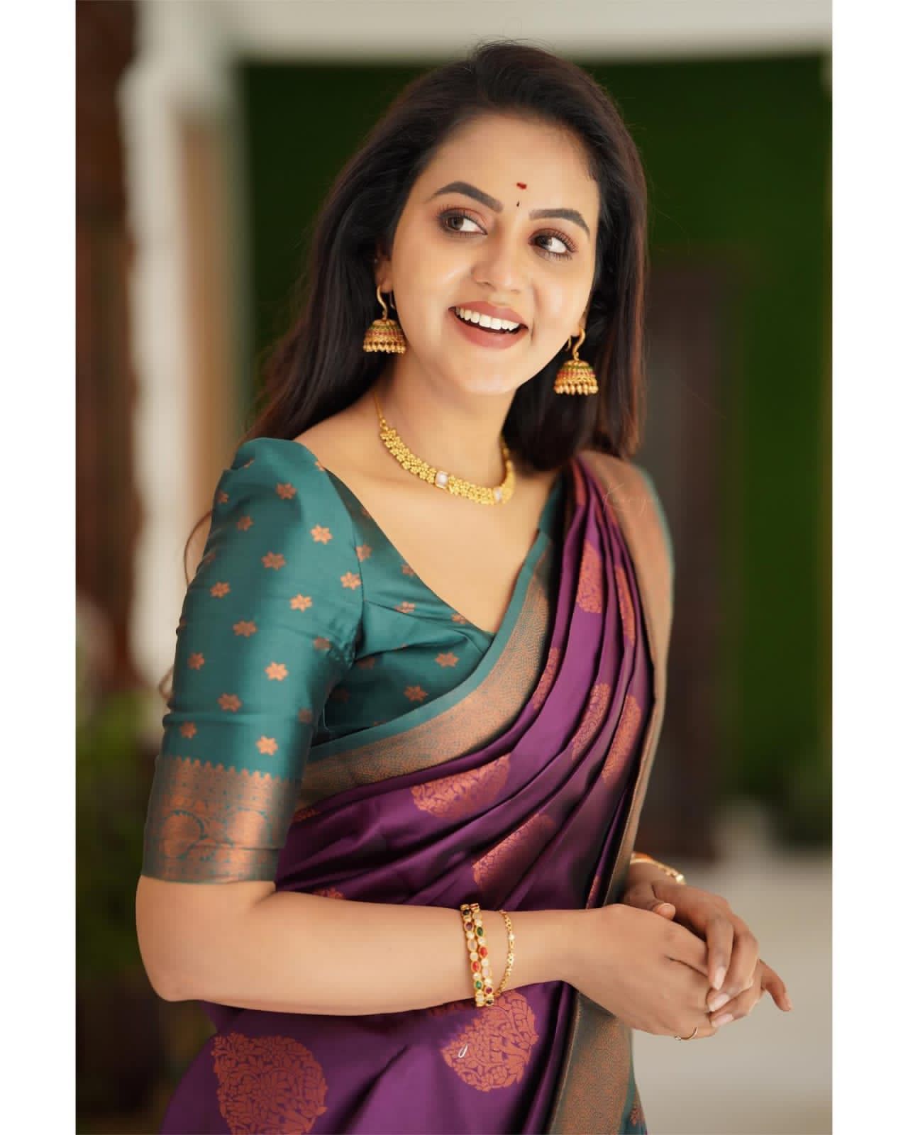 Glowing Purple Banarasi Silk Saree With Engrossing Blouse Piece