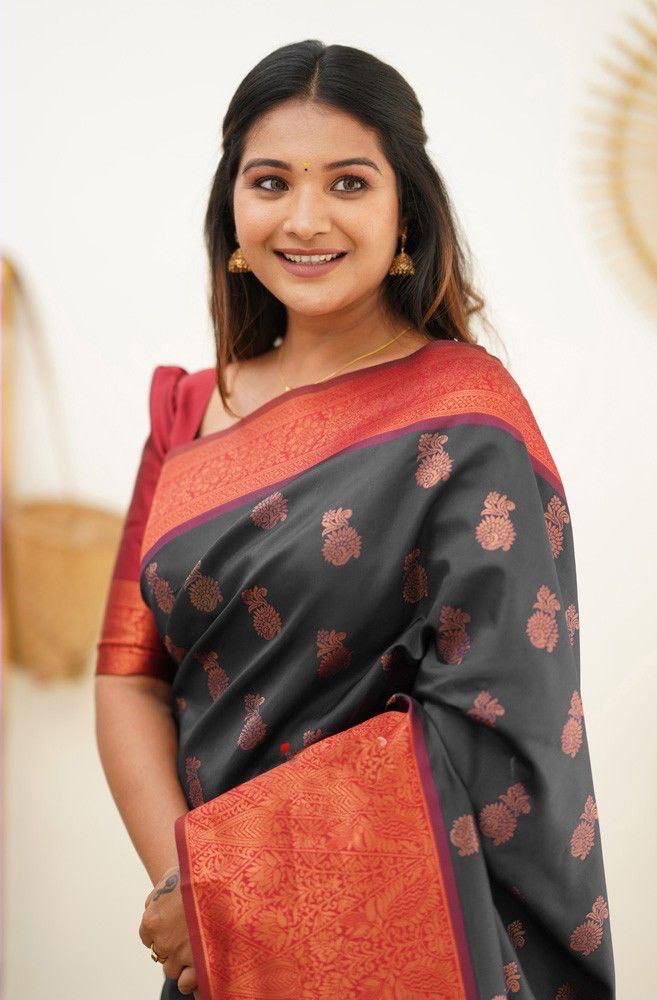 Angelic Black Banarasi Silk Saree With Mesmerising Blouse Piece