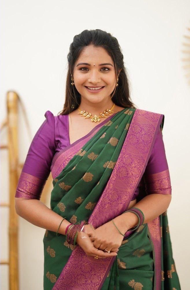 Dazzling Green Banarasi Silk Saree With Charming Blouse Piece
