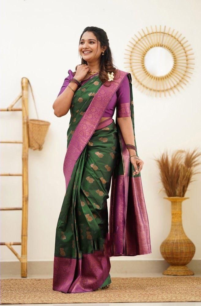 Dazzling Green Banarasi Silk Saree With Charming Blouse Piece