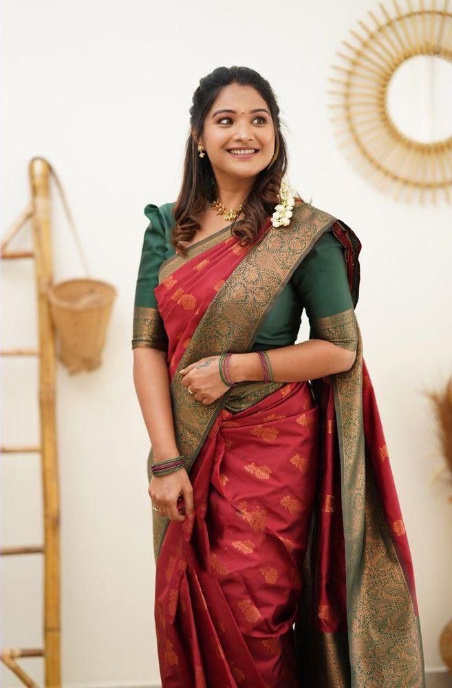 Amiable Maroon Banarasi Silk Saree With Flaunt Blouse Piece