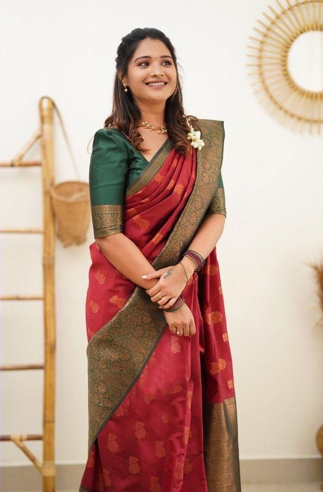 Amiable Maroon Banarasi Silk Saree With Flaunt Blouse Piece