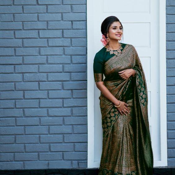 Hypnotic Dark Green Banarasi Silk Saree With Stylish Blouse Piece