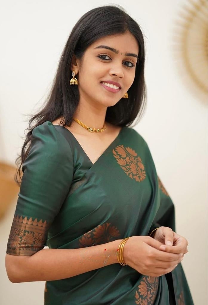 Elegant Dark Green Soft Silk Saree With Outstanding Blouse Piece