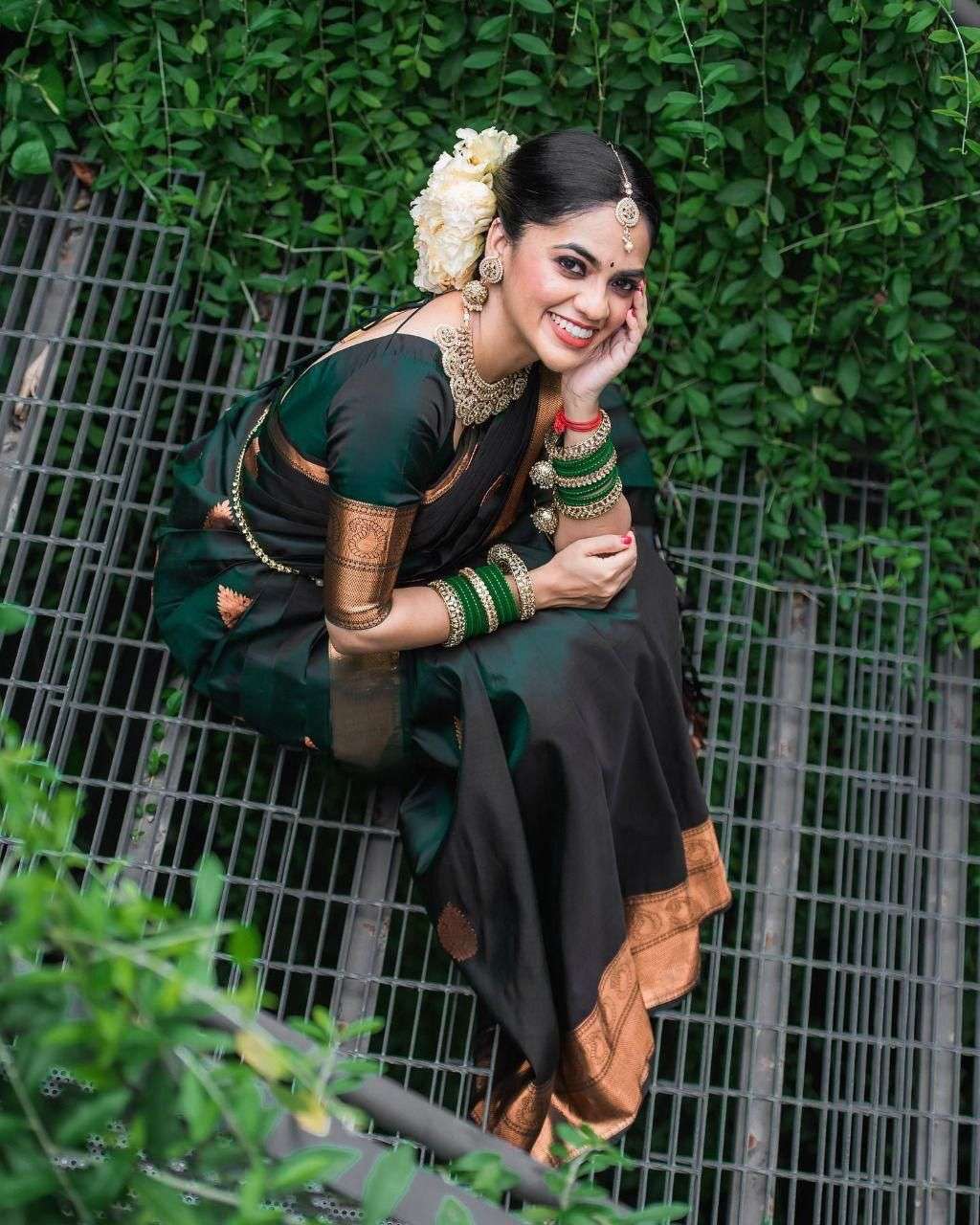 Beautiful Green Banarasi Silk Saree With Sophisticated Blouse Piece