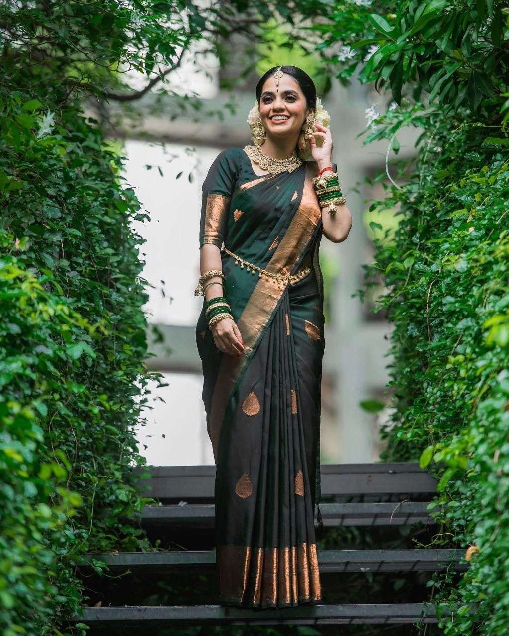 Beautiful Green Banarasi Silk Saree With Sophisticated Blouse Piece