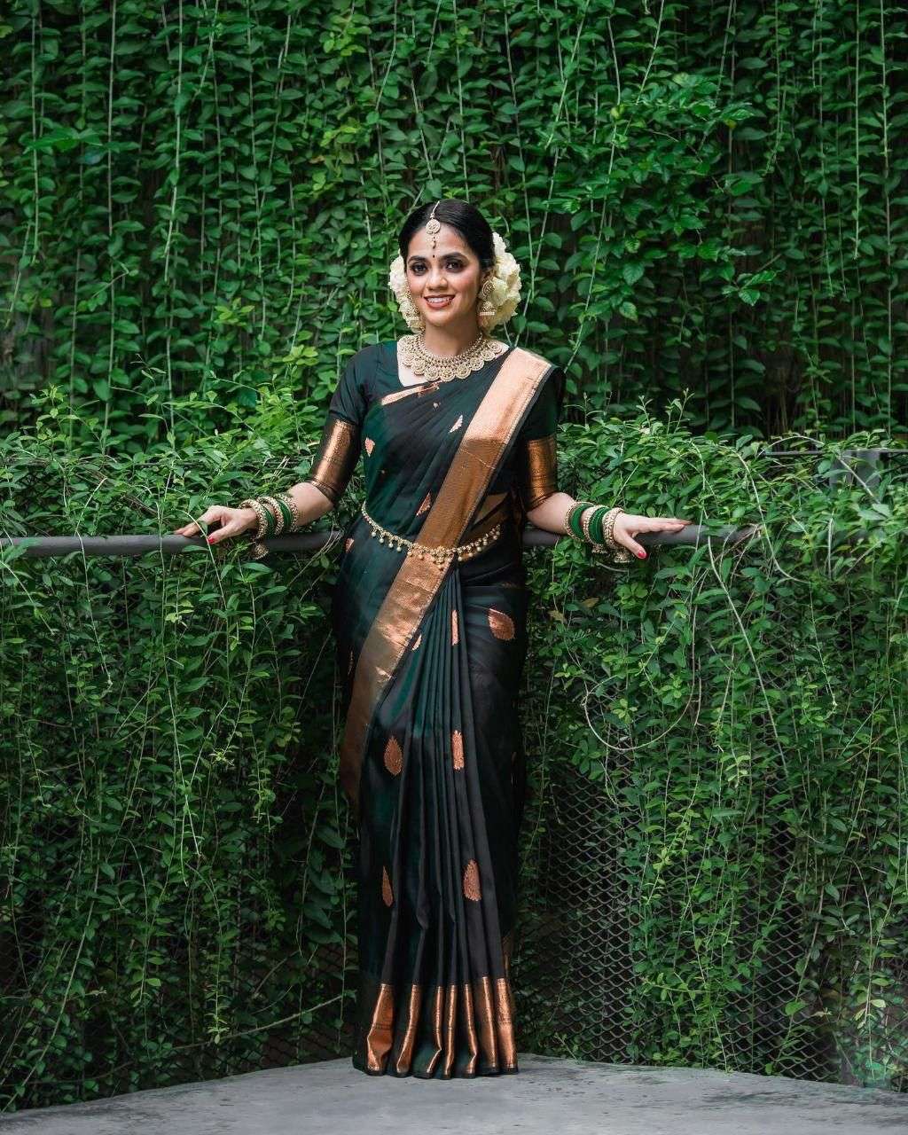 Beautiful Green Banarasi Silk Saree With Sophisticated Blouse Piece