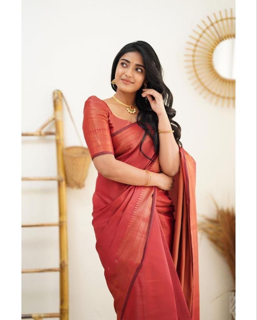 Pleasurable Red Soft Silk Saree With Gleaming Blouse Piece
