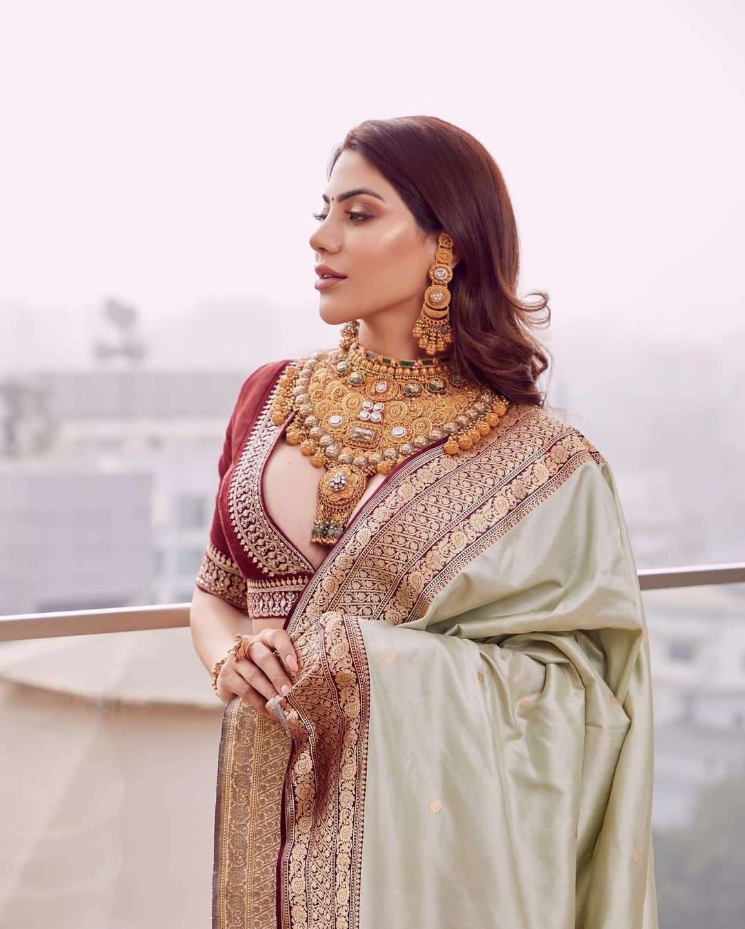 Enrapturing White Soft Silk Saree With Exceptional Blouse Piece