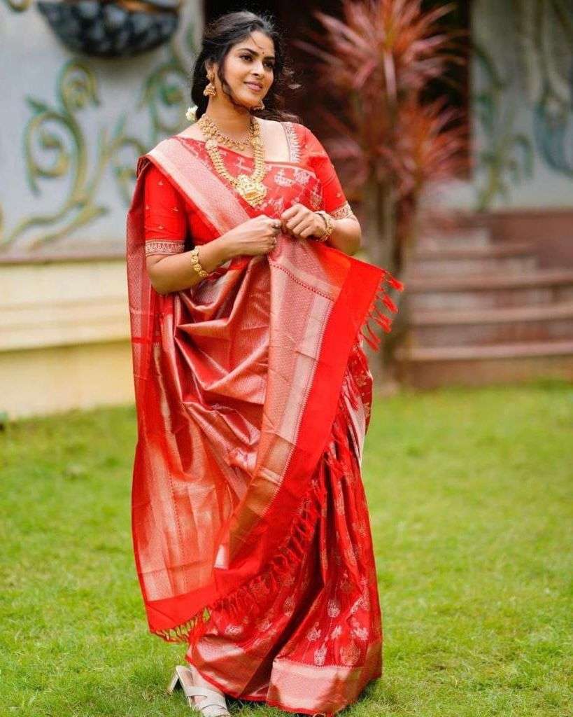 Attractive Red Banarasi Silk Saree With Incomparable Blouse Piece