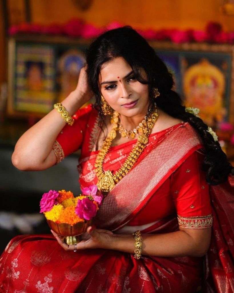 Attractive Red Banarasi Silk Saree With Incomparable Blouse Piece